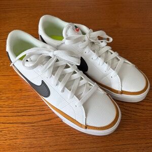 Nike Women's Court Legacy - size 7.5. New without tags.